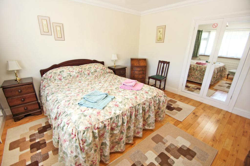 Dean Court Garden - Parking - By Brighton Holiday Lets Экстерьер фото