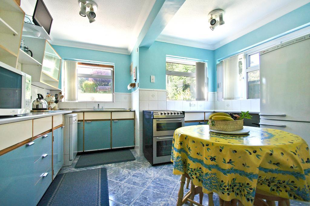 Dean Court Garden - Parking - By Brighton Holiday Lets Экстерьер фото