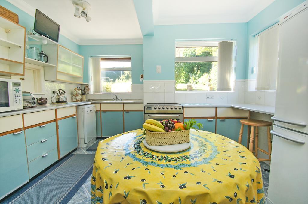 Dean Court Garden - Parking - By Brighton Holiday Lets Экстерьер фото