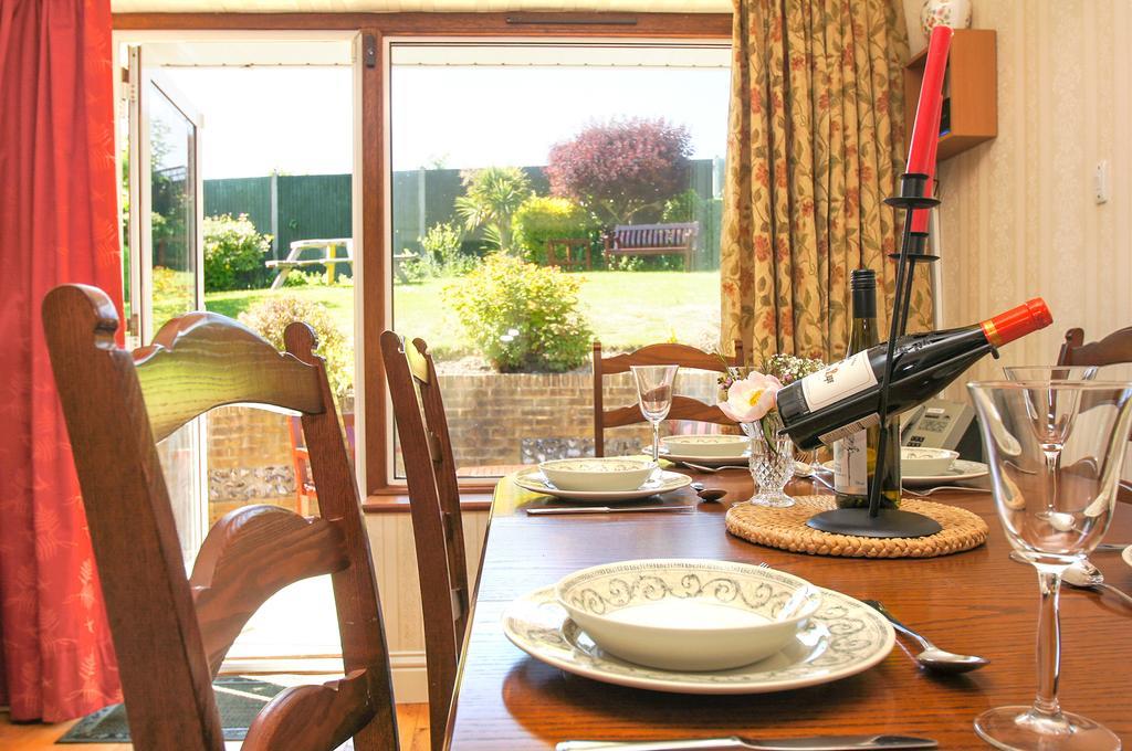 Dean Court Garden - Parking - By Brighton Holiday Lets Экстерьер фото